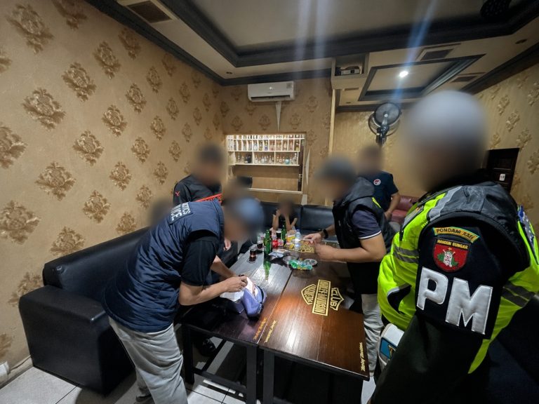 POLRES KOTIM GELAR RAZIA GABUNGAN TEMPAT HIBURAN MALAM, 9 PENGUNJUNG TERINDIKASI POSITIF NARKOBA