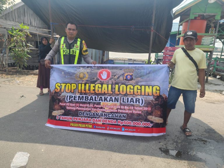 SOSIALISASI PENEBANGAN HUTAN SECARA LIAR (ILEGAL LOGING) OLEH PERSONIL POLSEK PULAU PETAK