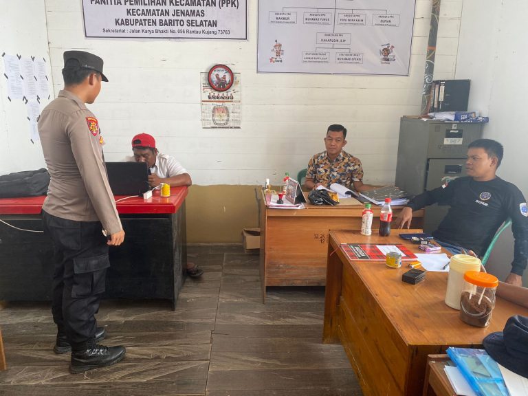 Cegah Pungli, Personel Polsek Jenamas Gencar Beri Imbauan Kepada Warga Masyarakat