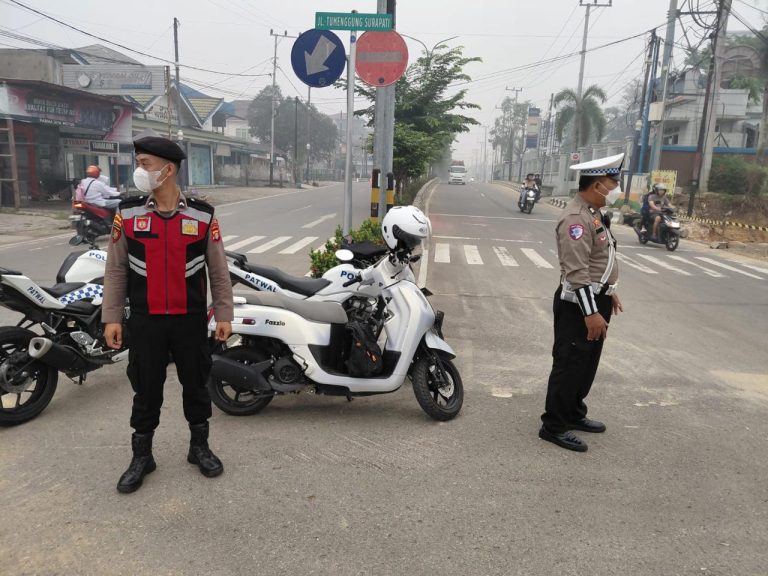 Utamakan Pelayanan kepada Masyarakat,Polres Barito Utara Rutin Lakukan PengaturanLalu Lintas Pagi