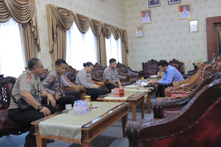 PERKUAT KEMITRAAN DENGAN PEMERINTAH DAERAH, DITBINMAS POLDA KALTENG AUDIENSI BERSAMA BUPATI SERUYAN