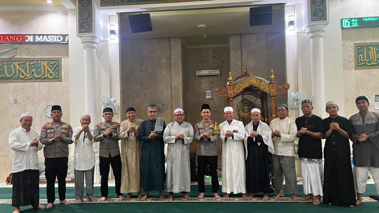 Perkuat Sinergitas dan Kamtibmas, Polres Barito Utara Hadir di Tengah Jemaah Masjid Al-Huda Lewat Subuh Keliling