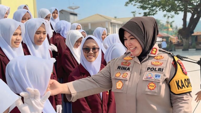Polri Peduli Pendidikan, Kapolres Kapuas Tanamkan Nilai Disiplin dan Taat Hukum kepada Pelajar
