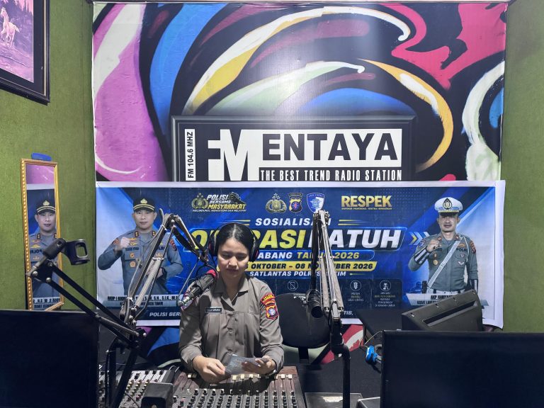 Polres Kotim Sosialisasikan OPS Patuh Telabang 2026 Di Radio Mentaya FM Sampit.