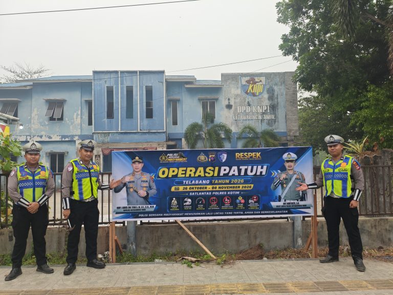 Ops Patuh Telabang 2026, Satlantas Polres Kotim Pasang Spanduk Himbauan di Titik Rawan