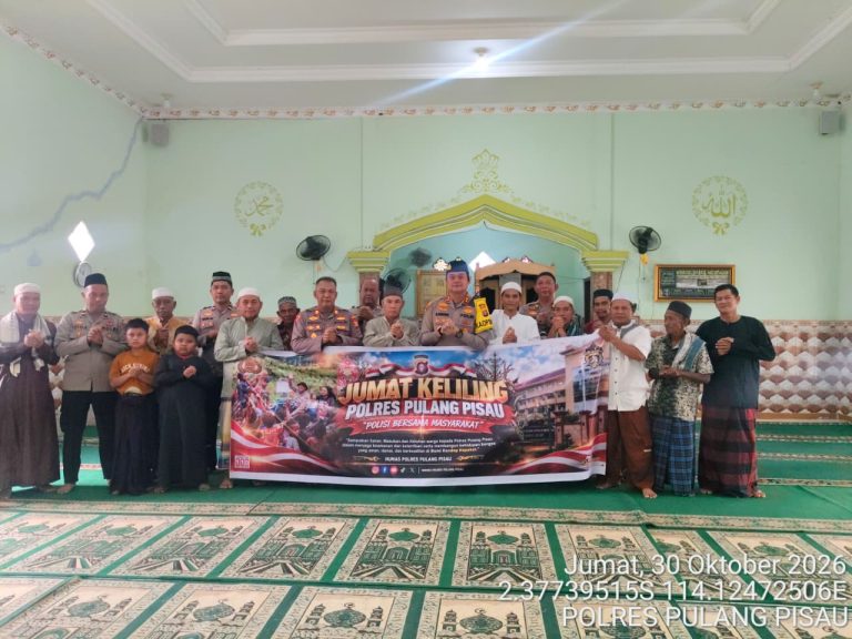 “Polisi Bersama Masyarakat”, Kapolres Pulang Pisau Gelar Jumat Keliling di Masjid Daarul Muttaqin Desa Tumbang Nusa