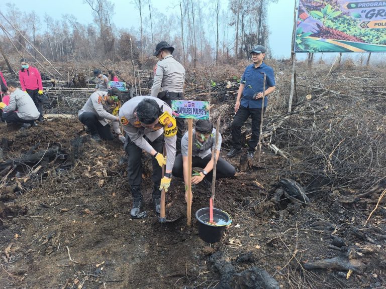 Aksi “Green Policing”, Polda Kalteng bersama Polres Pulang Pisau Tanam Pohon Serentak di Kawasan Hutan Lindung Kanal Sio